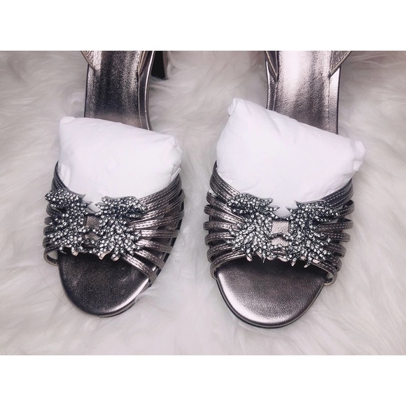 ❤️SOLD❤️Valentino Griffin leather sandals 35.5 - Picture 7 of 8